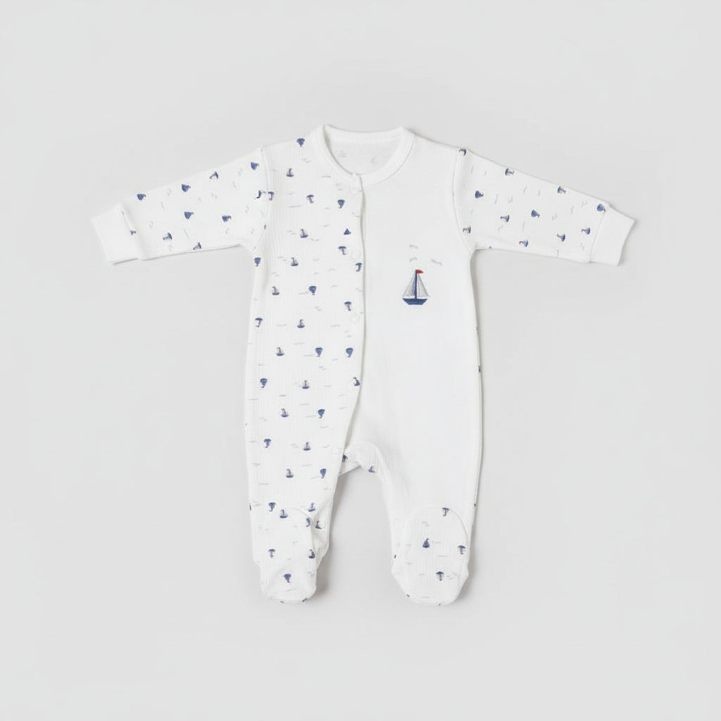 Бебешки гащеризон “Little Sailor” – бял с морски мотиви